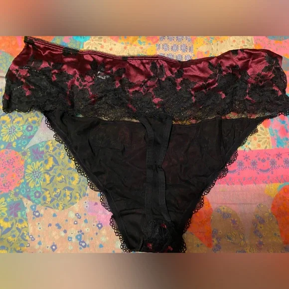 Torrid Black and Burgundy Lace Thong NWT Size 3 Lingerie - Picture 4 of 4
